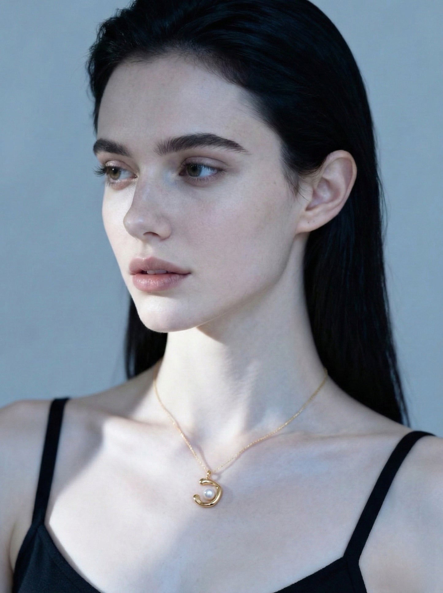 Modern Curve C-Shape Pearl Necklace