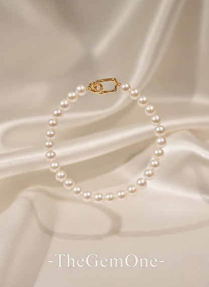 Classic Freshwater Pearl Bracelet with Gold Accent Clasp