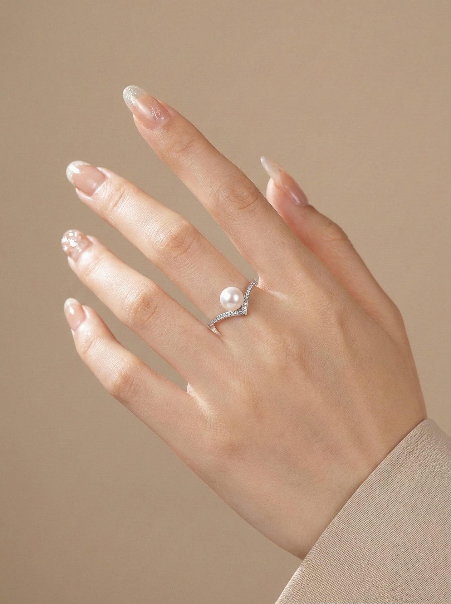 Sophisticated Pearl and Pavé Diamond Ring（gold/Silver)