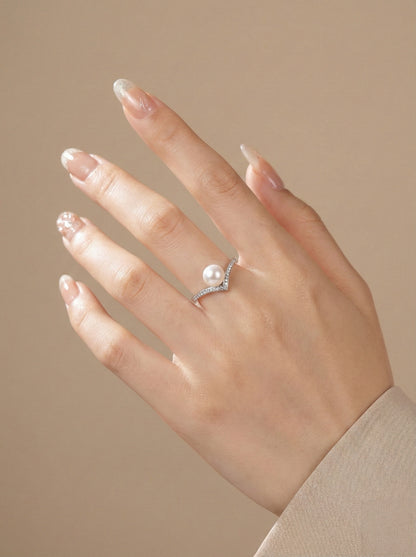 Sophisticated Pearl and Pavé Diamond Ring（gold/Silver)