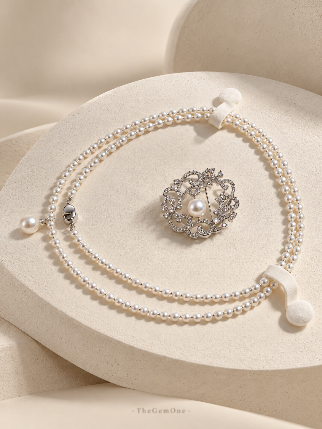 Équinoxe Pearl Necklace & Brooch Set
