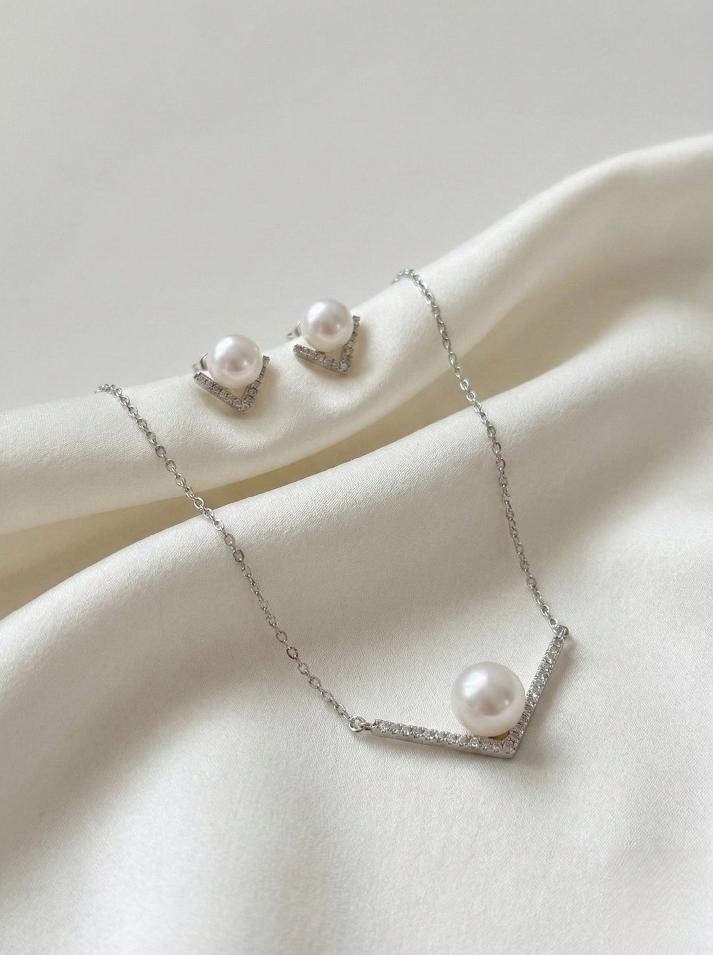 Everyday Muse V-Shape Pearl Jewelry Set – Earrings & Adjustable Necklace