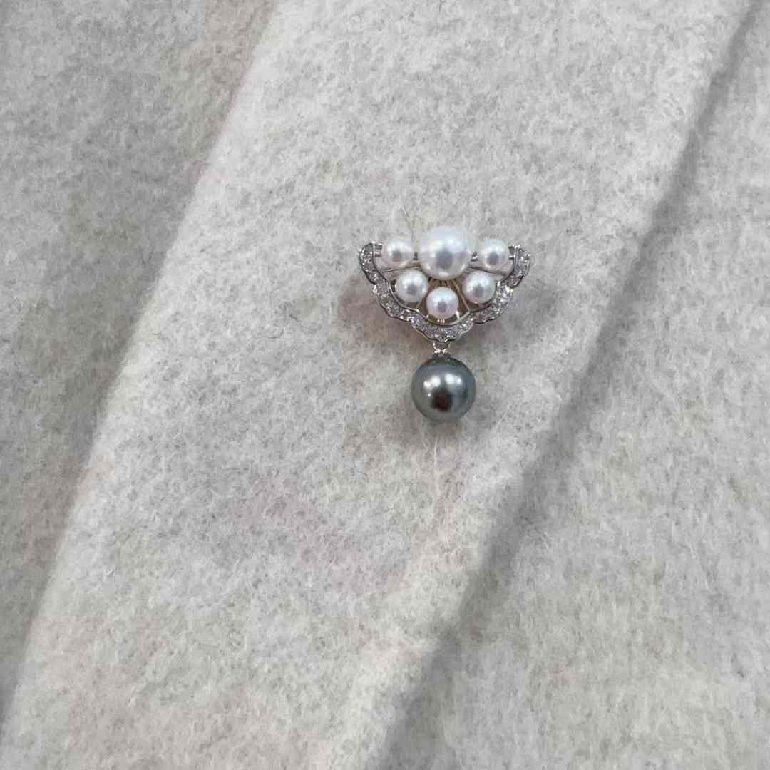 Elegant Freshwater Pearl and Tahitian Pearl Pendant with Cubic Zirconia Accents
