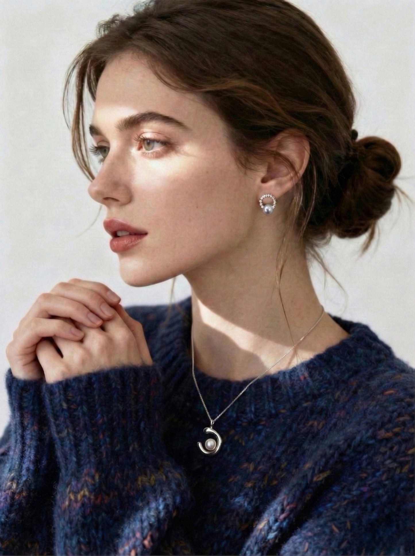 Modern Curve C-Shape Pearl Necklace