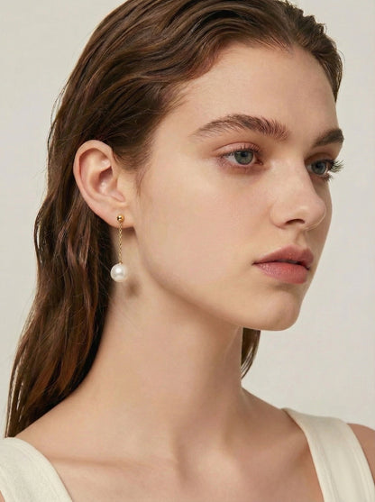 Classic Elegance 18K Gold Pearl Stud Earrings