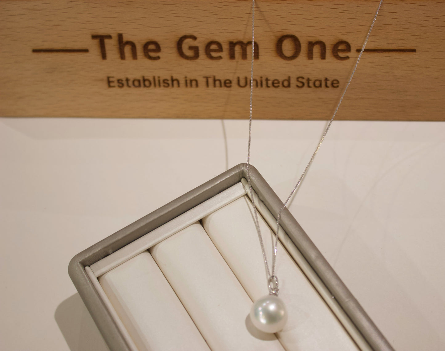 Fine Collection:Ocean‘s Teardrop-South Sea Pearl in Diamond Necklace with 18K gold (13mm)