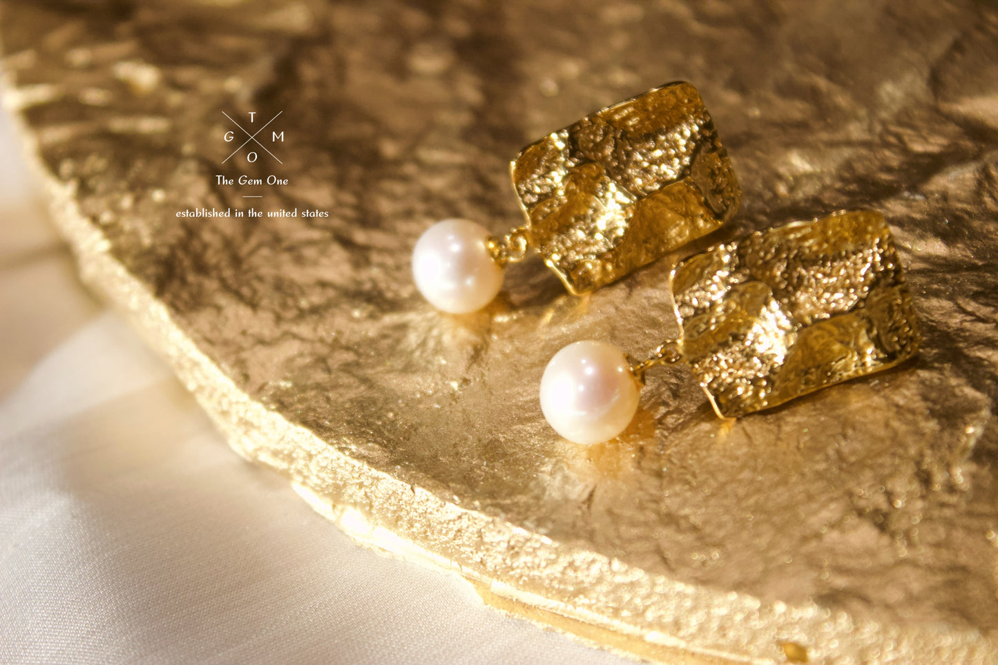 Golden Textured Drop Earrings with Freshwater Pearl Accents（gold/sliver）