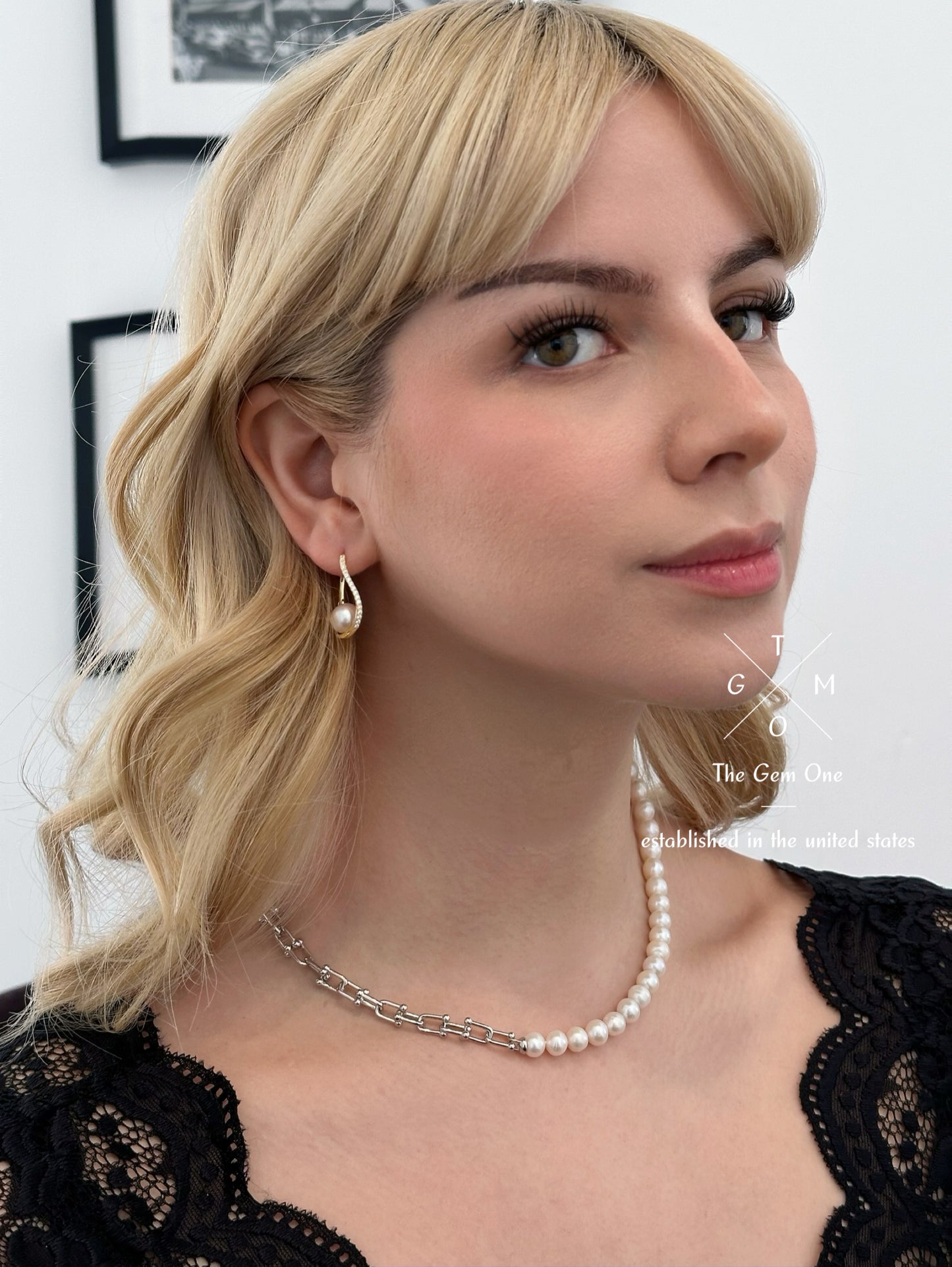 Modern Classic Freshwater Pearl Necklace with Gold Link Accent