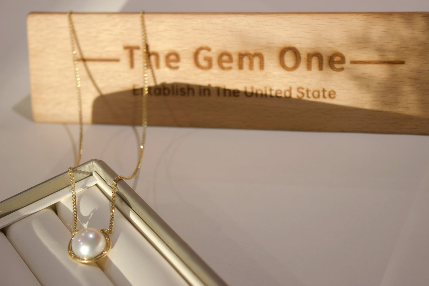 Fine Collection:Oceanic Smile Glow South sea Pearl Necklace in 13mm with 18K gold / High-Grade Jade