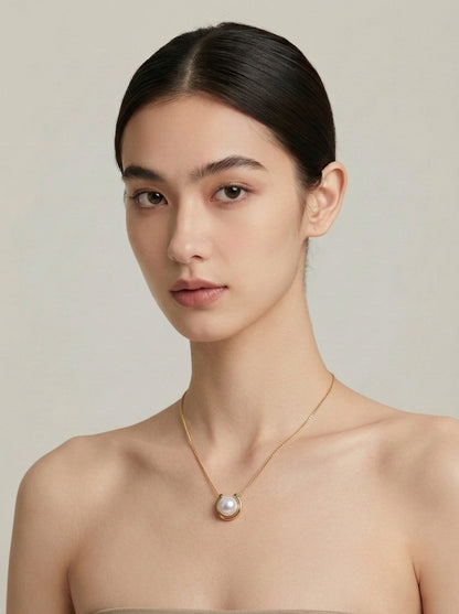 Fine Collection:Oceanic Smile Glow South sea Pearl Necklace in 13mm with 18K gold / High-Grade Jade