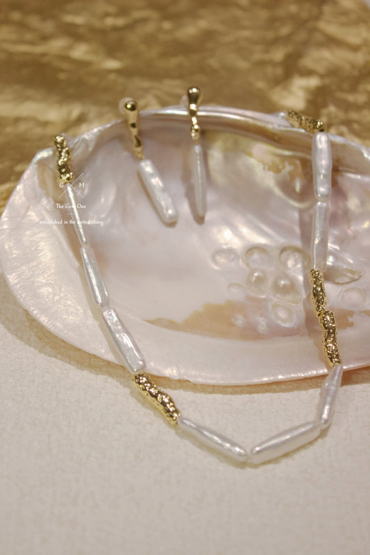 Modern Freshwater Pearl Necklace with Gold Textured Links