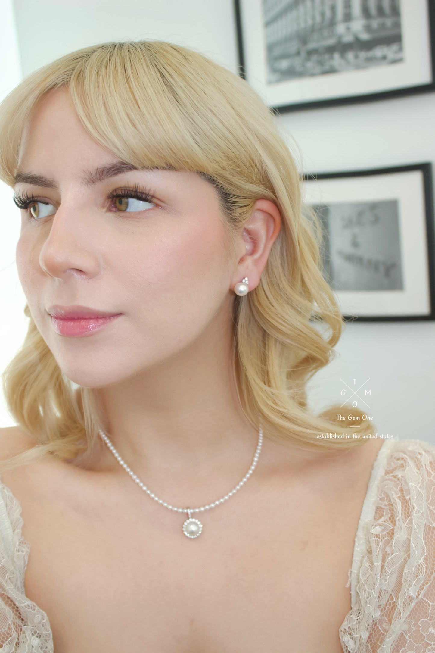 Fine Collection:Elegant Akoya Pearl Earrings with 18K Gold(8-8.5mm)