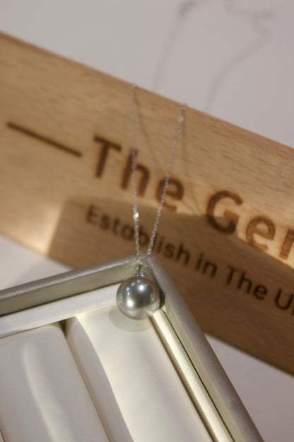 Fine collection:Tahitian Pearl Pendant Necklace 9-10mm in 18K gold (sliver color chain) with Real diamonds