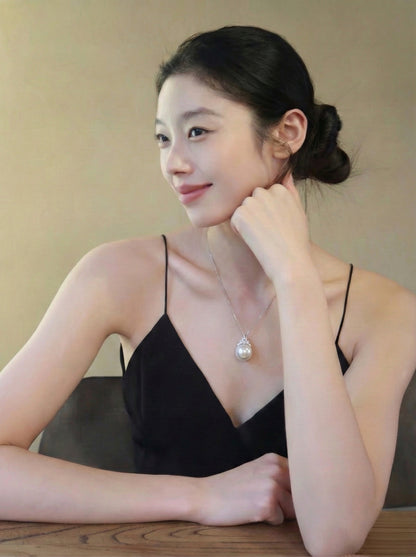 2025FW The Fine Collection: White Australian South Sea Pearl Pendant with Platinum Chain and Diamond