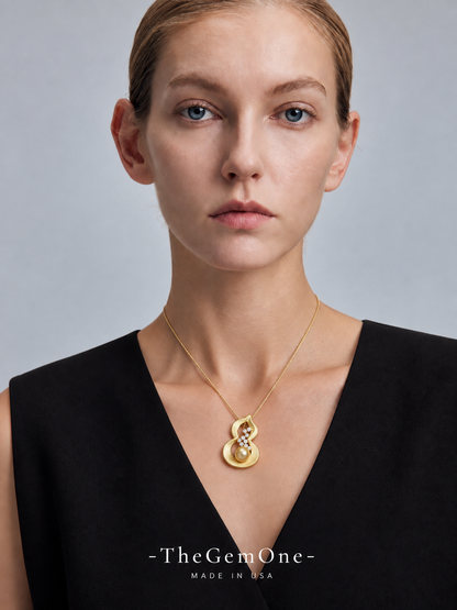 The one Pearl collection : Aurelia Fortune Brooch