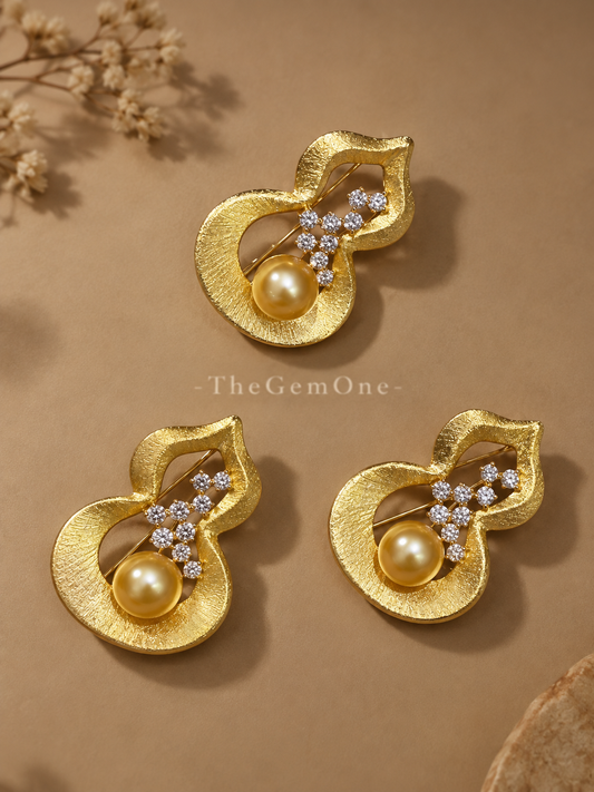 The one Pearl collection : Aurelia Fortune Brooch