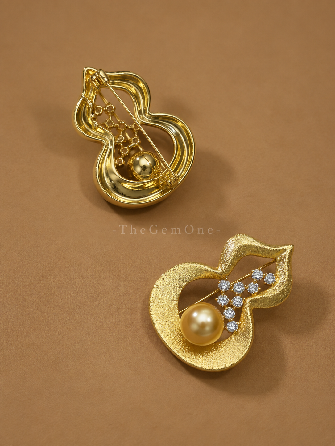 The one Pearl collection : Aurelia Fortune Brooch