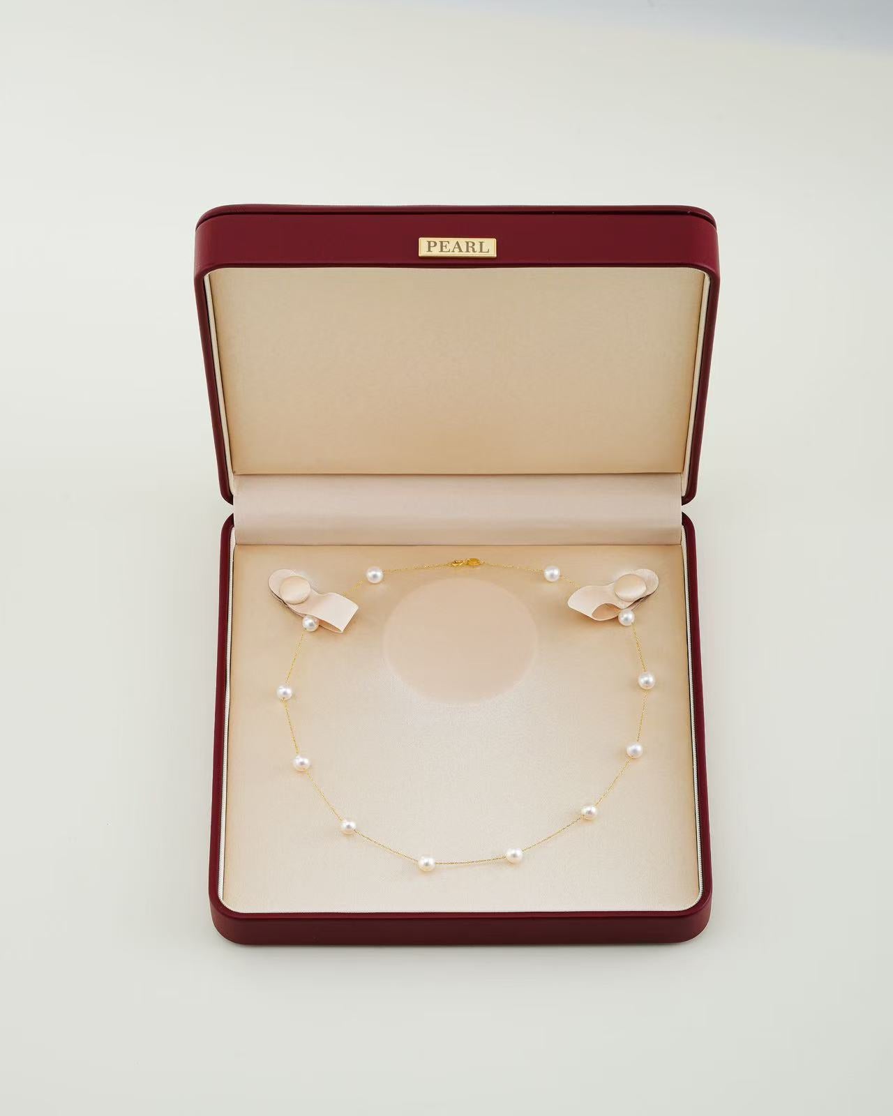 Starry Pearl Necklace in 18K Gold-The Epitome of Elegance