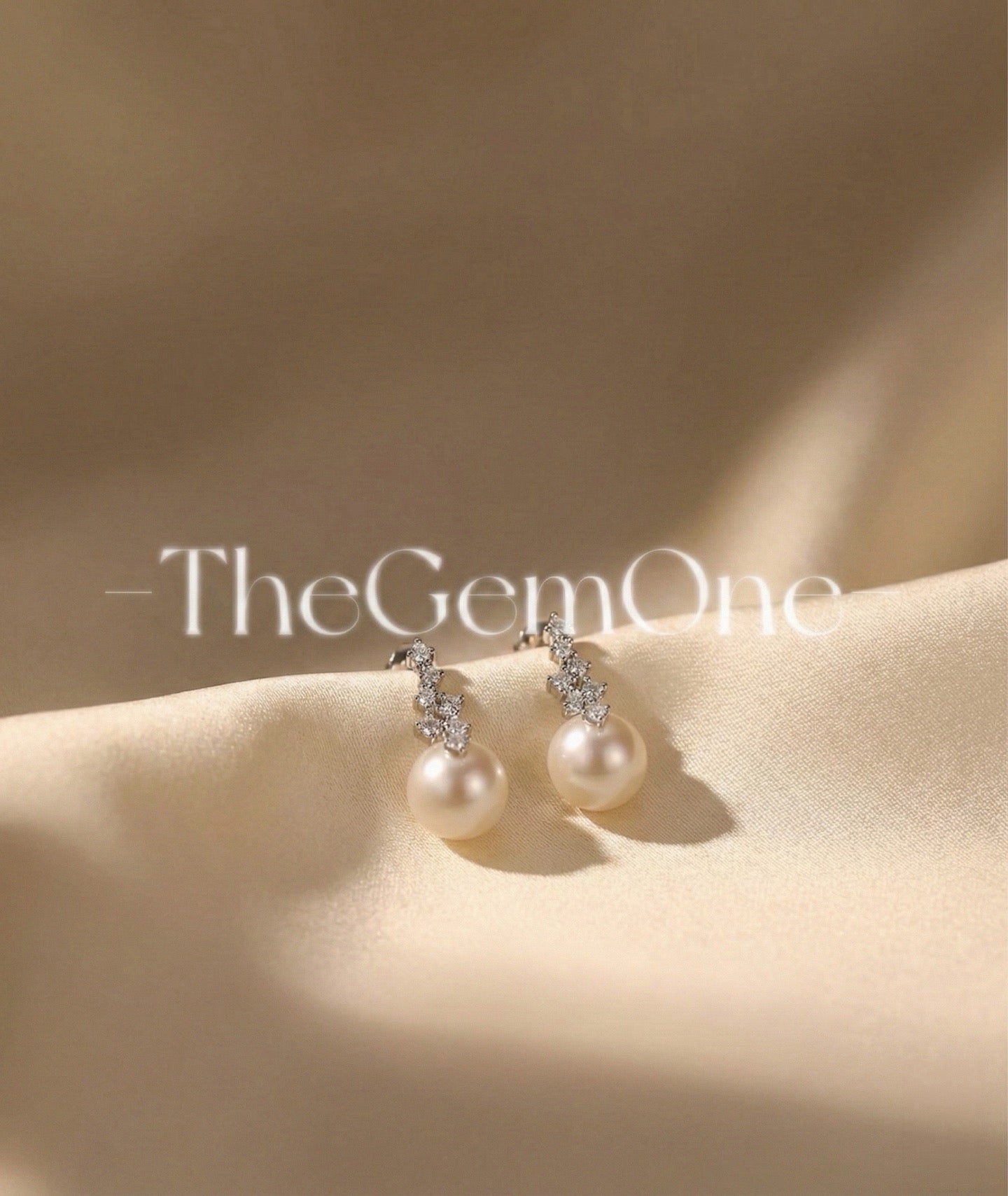 Everyday Muse｜Elegant Pearl Stud Earrings