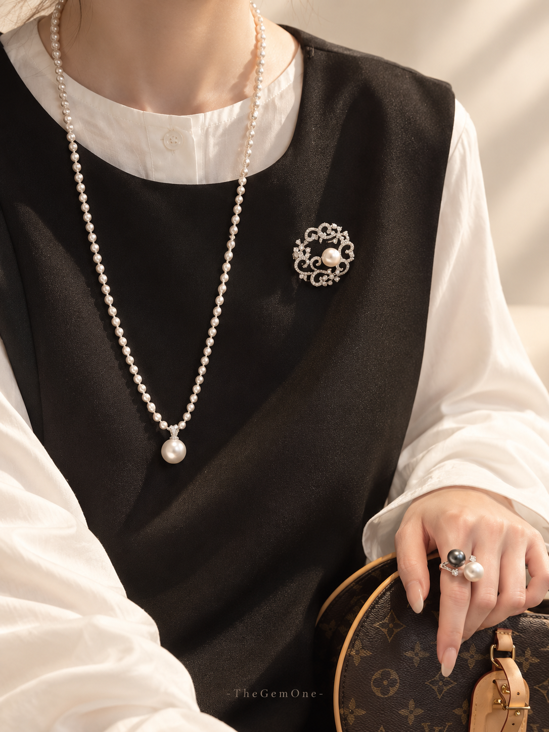 Équinoxe Pearl Necklace & Brooch Set