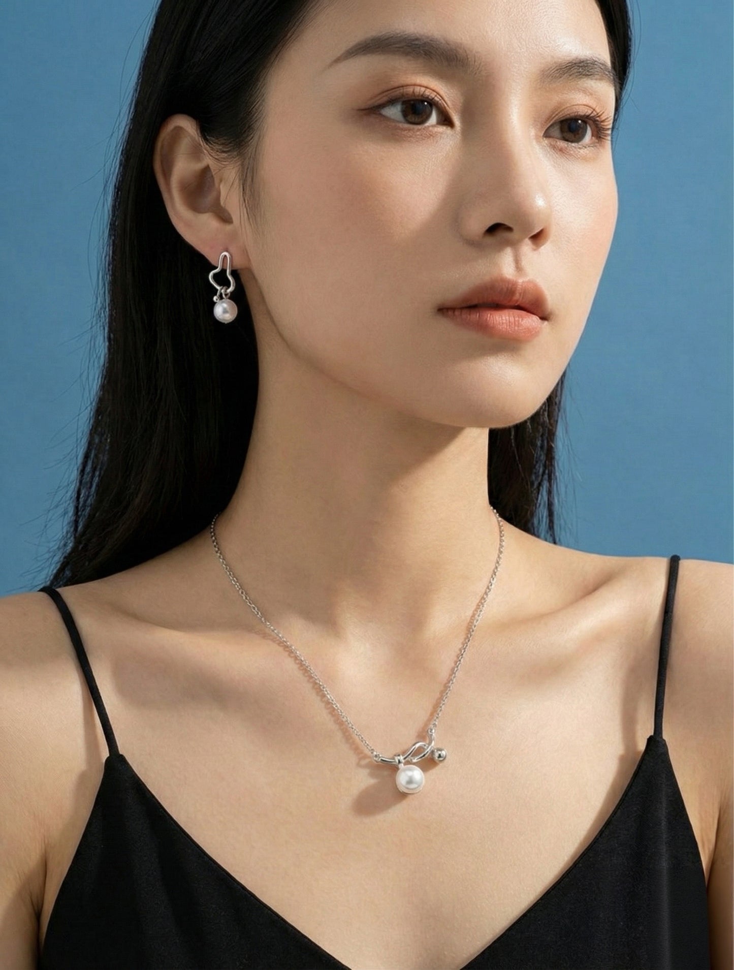 Knot | Modern Chic Pearl Pendant Necklace