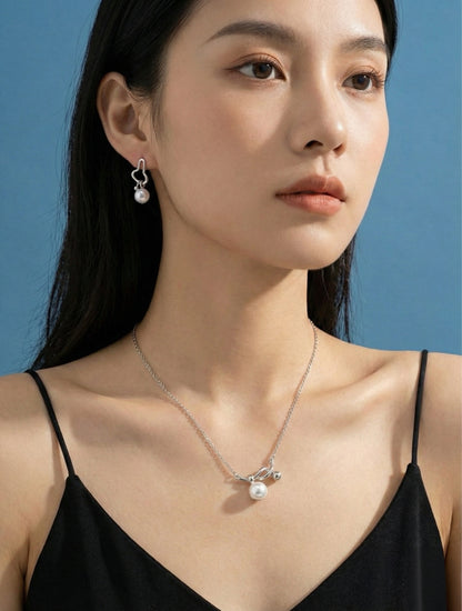 Knot | Modern Chic Pearl Pendant Necklace