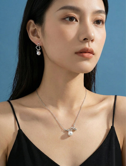 Knot | Modern Chic Pearl Pendant Necklace