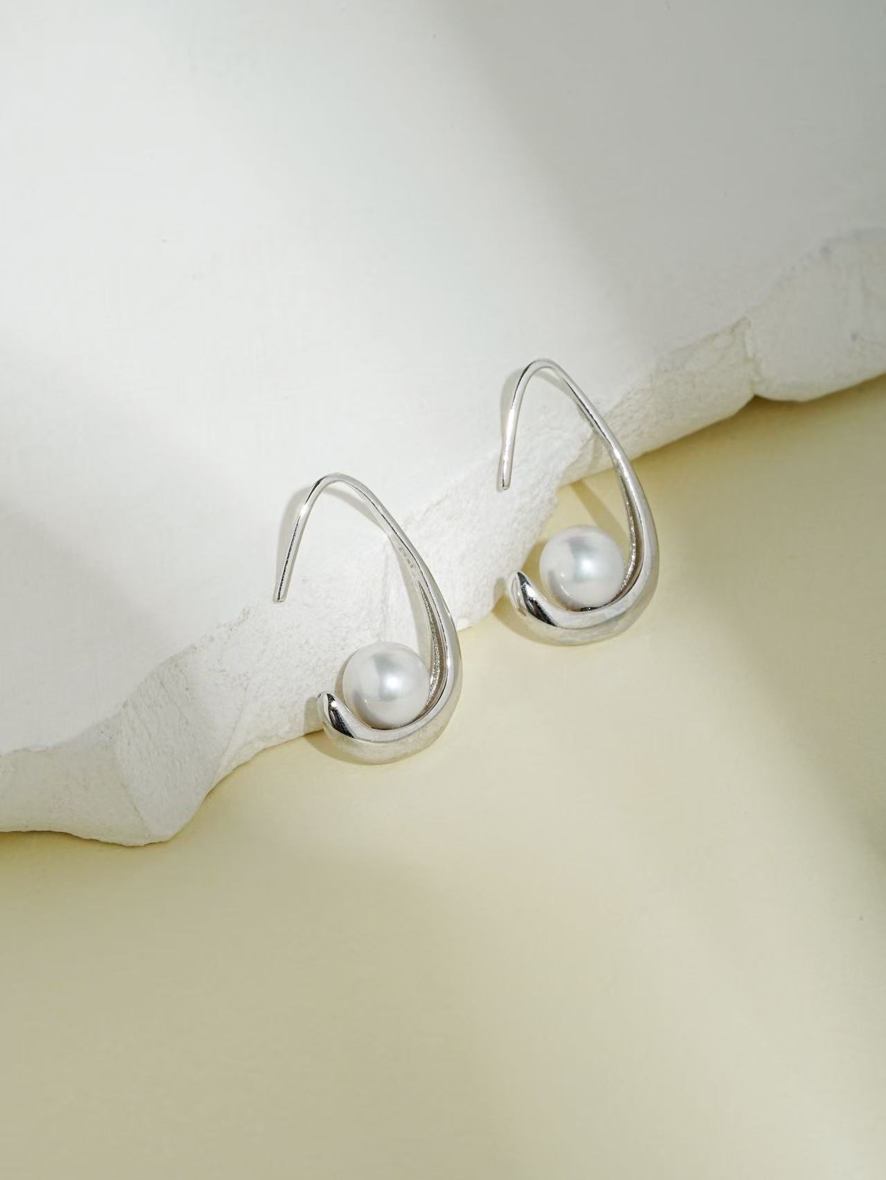 Everyday Muse Collection: Cultured Freshwater Earring 6-7mm
