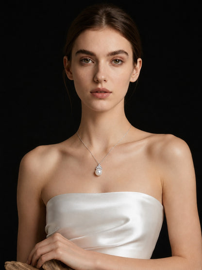 2025FW The Fine Collection: White Australian South Sea Pearl Pendant with Platinum Chain and Diamond