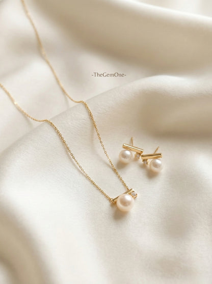 Sophisticated Pearl Pendant Necklace and Earrings Set