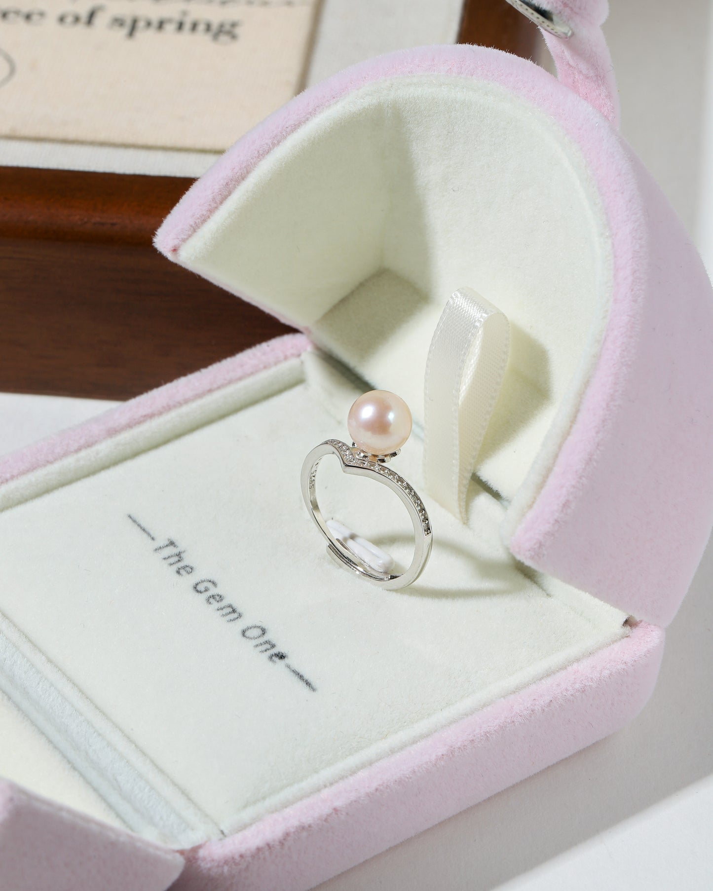 Sophisticated Pearl and Pavé Diamond Ring（gold/Silver)